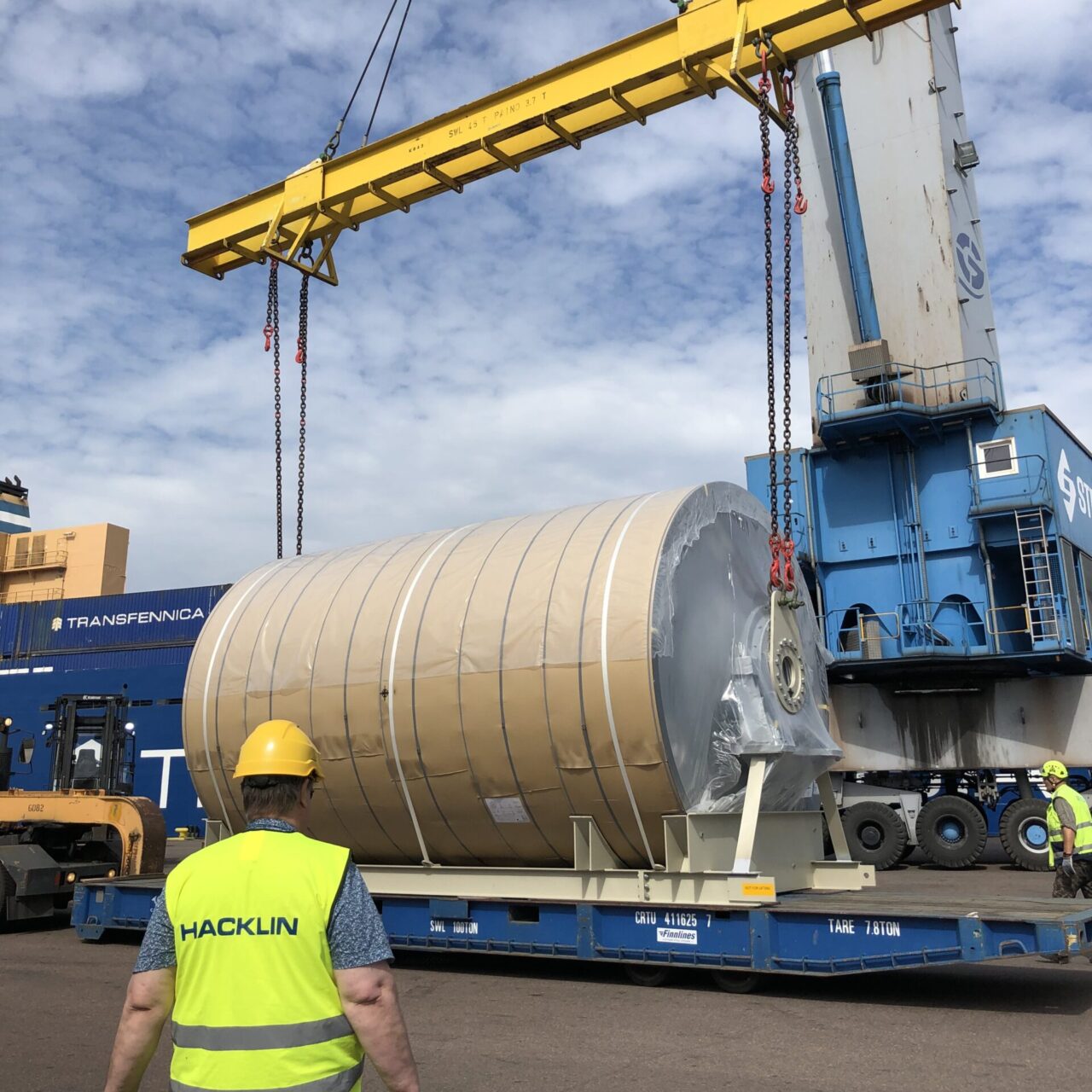 handling of project shipment at port unloading from mafi and loading to vessel hacklin lositics