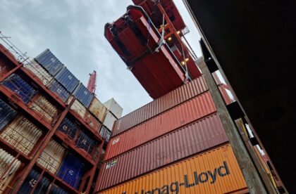 A large working boat was transported as a breakbulk shipment on board of a container vessel, transportation arranged by project logistics forwarder Hacklin Logistics