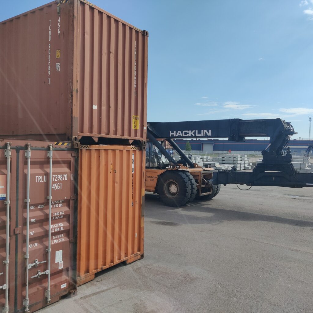 empty_container_storage_depot_finland_hacklin_hamiko_ haminakotka_IMG_20210527_101303