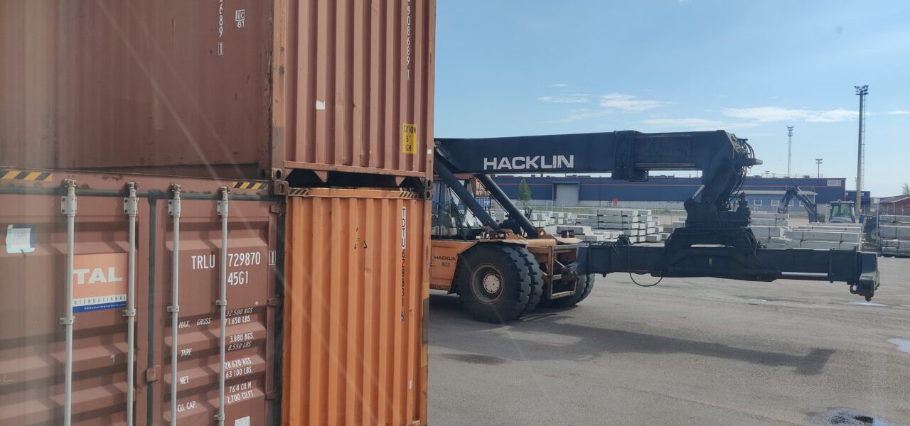 empty_container_storage_depot_finland_hacklin_hamiko_ haminakotka_IMG_20210527_101303