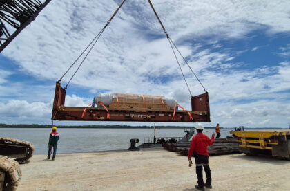Projektihuolinta project cargo loaded on flat rack containers to Indonesia
