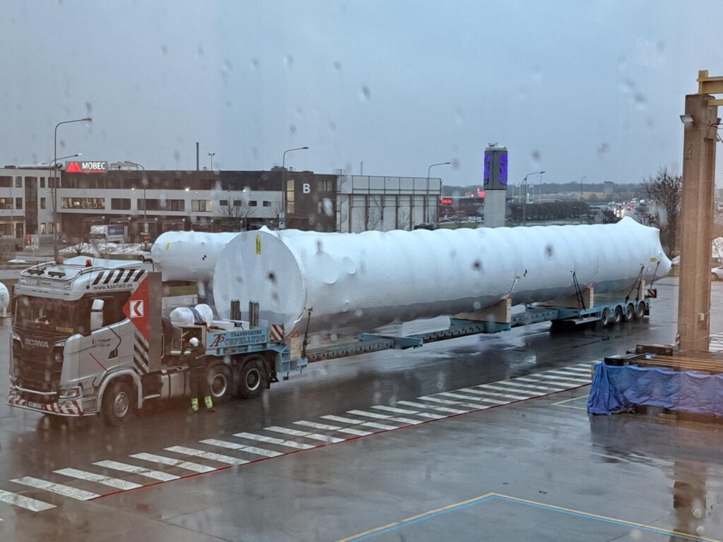 Loading of oversized project cargo from Estonia to Spain