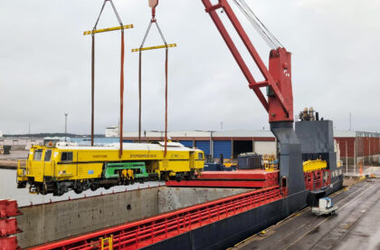 project cargo lift from rails to a charter vessel by using the vessel's crane at Hamina port in Finland