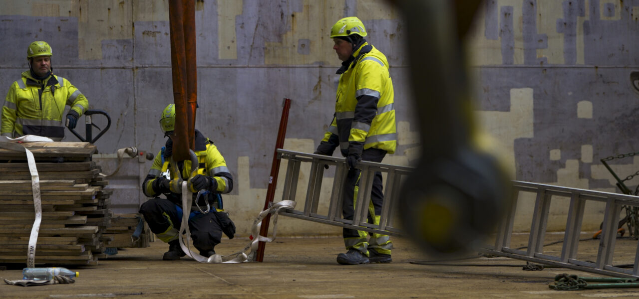 Project cargo stowage and securing inside a vessel hold during marine logistics operations.