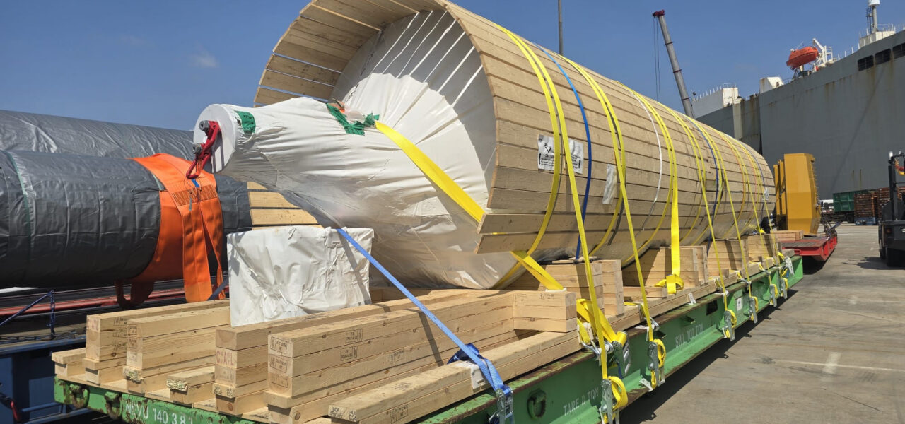 oversized heavy cargo loaded on mafi