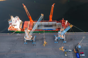Vessel loading with project cargo at port of rauma Hacklin Logistics