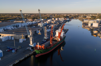 Hacklin Logistics breakbulk vessel in Finland areal view