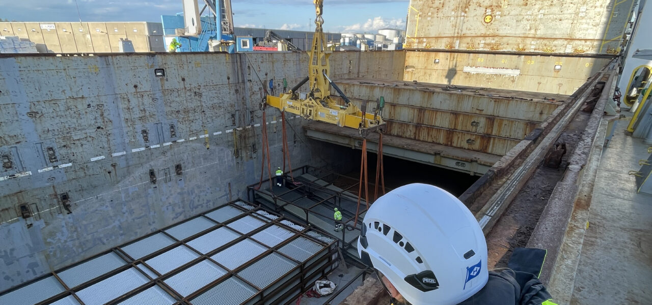 Project cargo shipment showcasing heavy lift expertise, cargo securing and port operations in Finland.